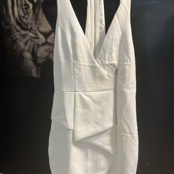 🤍🤍EUC-CLASSY ANGEL BIBA WHITE HALTER DRESS. ZIPS UP BACK. SZ 8🤍🤍 - Picture 3 of 8